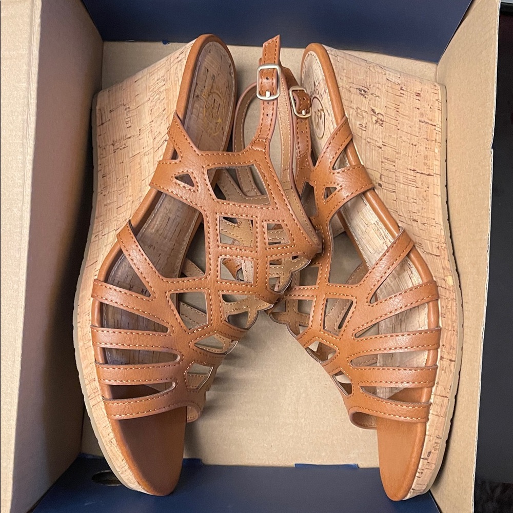 White Mountain Women’s Flaming Brown Wedge Sandals - Picture 4 of 6